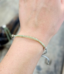 Grön Granat, armband 3mm facetterade pärlor macramé