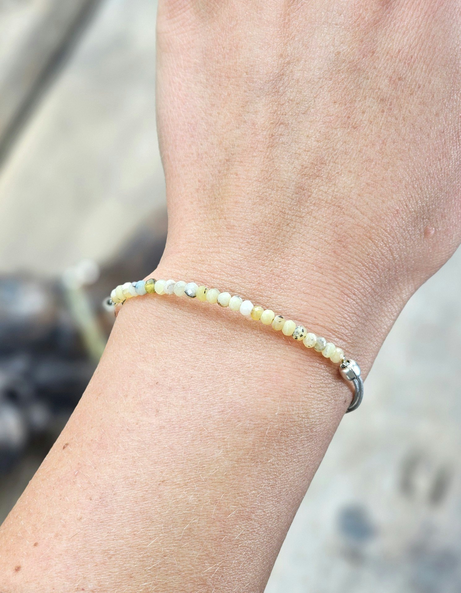 Gul Opal, armband 3mm facetterade pärlor macramé