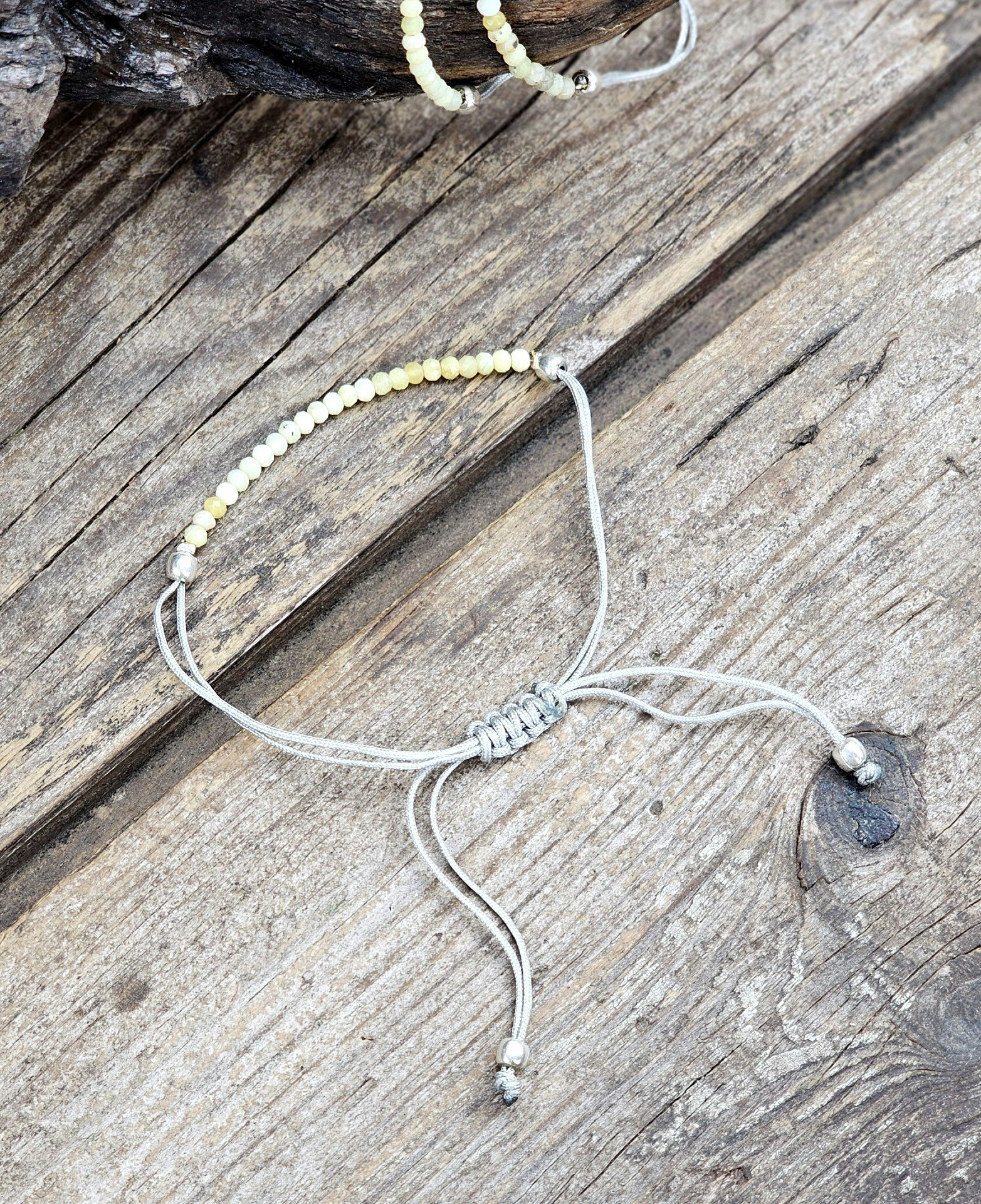 Gul Opal, armband 3mm facetterade pärlor macramé