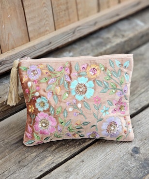 Broderad necessär, beige med blommor