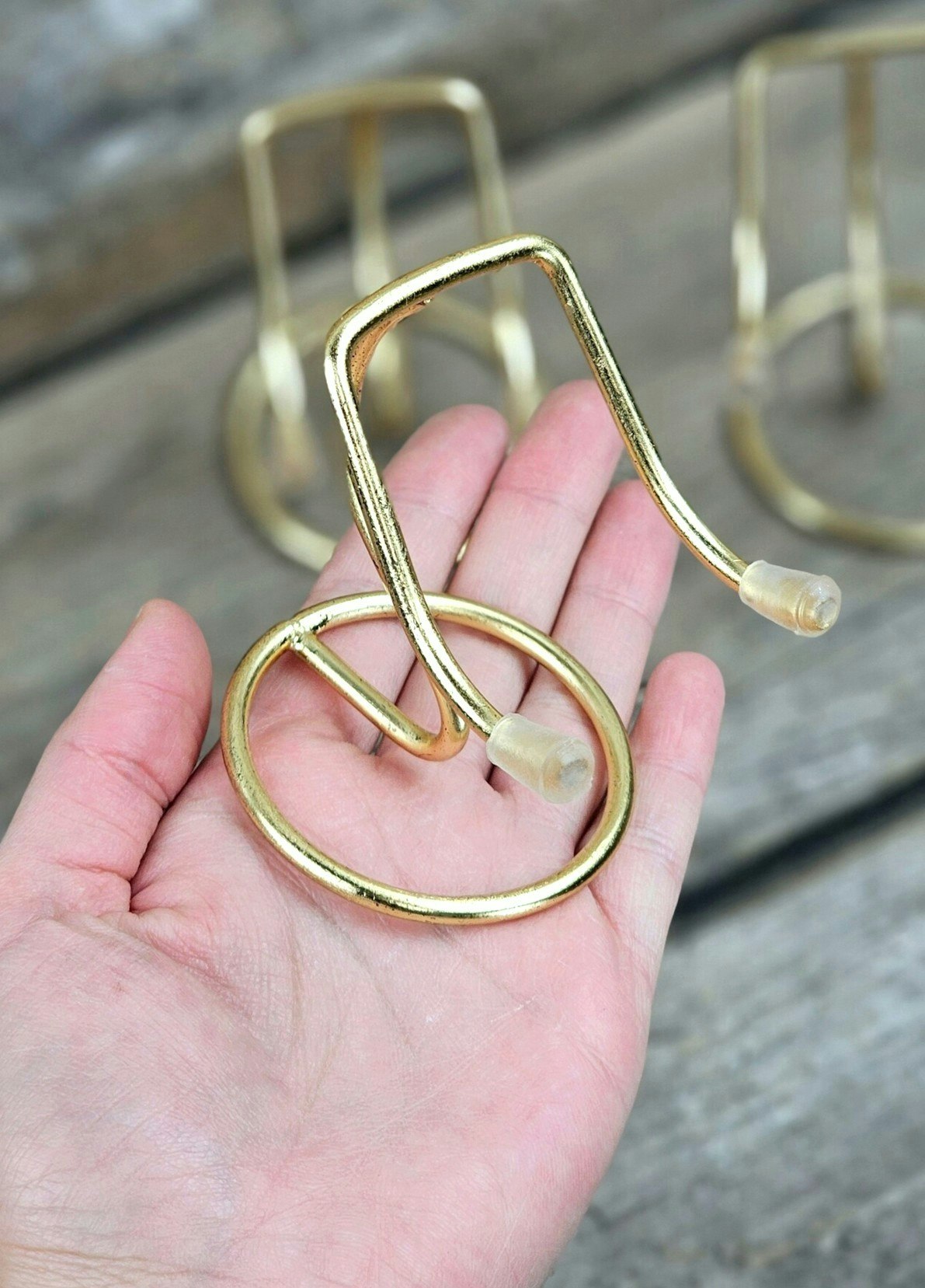 Metallställning för kristaller/fossiler, guld