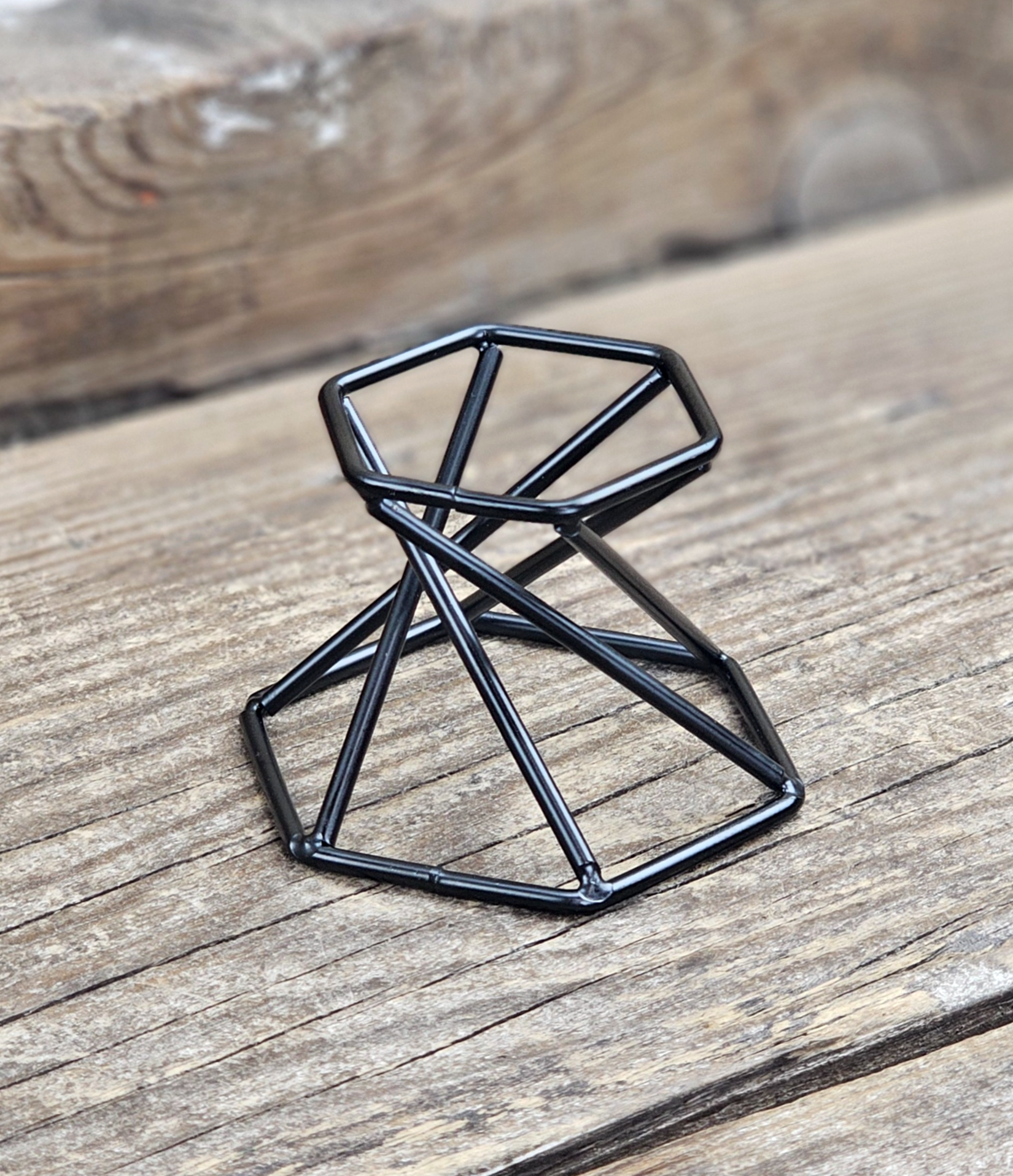 Klotställ, svart metall spiral