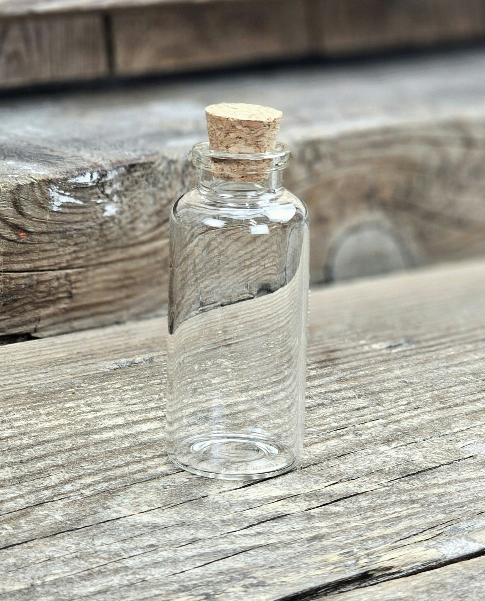 Glasflaska med kork, mellan