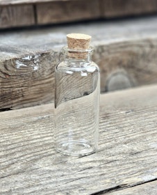 Glasflaska med kork, mellan