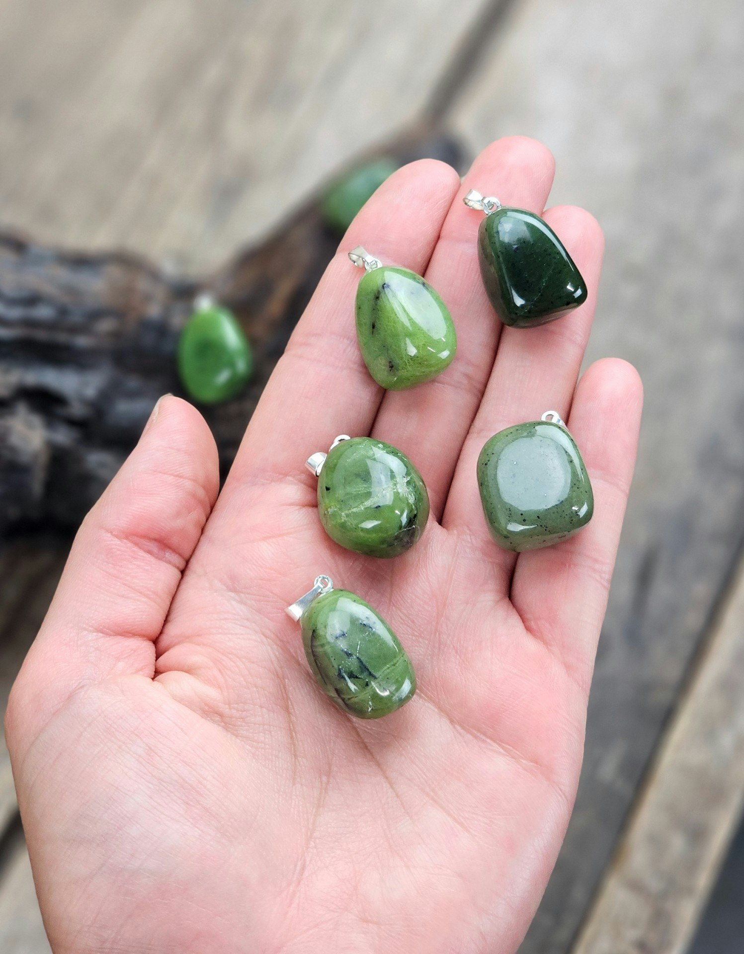 Nefrit Jade trumlad, silverpläterat hänge