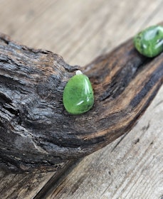 Nefrit Jade trumlad, silverpläterat hänge