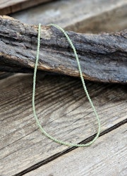 Peridot (Olivin), halsband 2mm facetterade pärlor 925s.