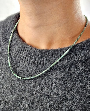Smaragd, halsband 2mm facetterade pärlor 925s.