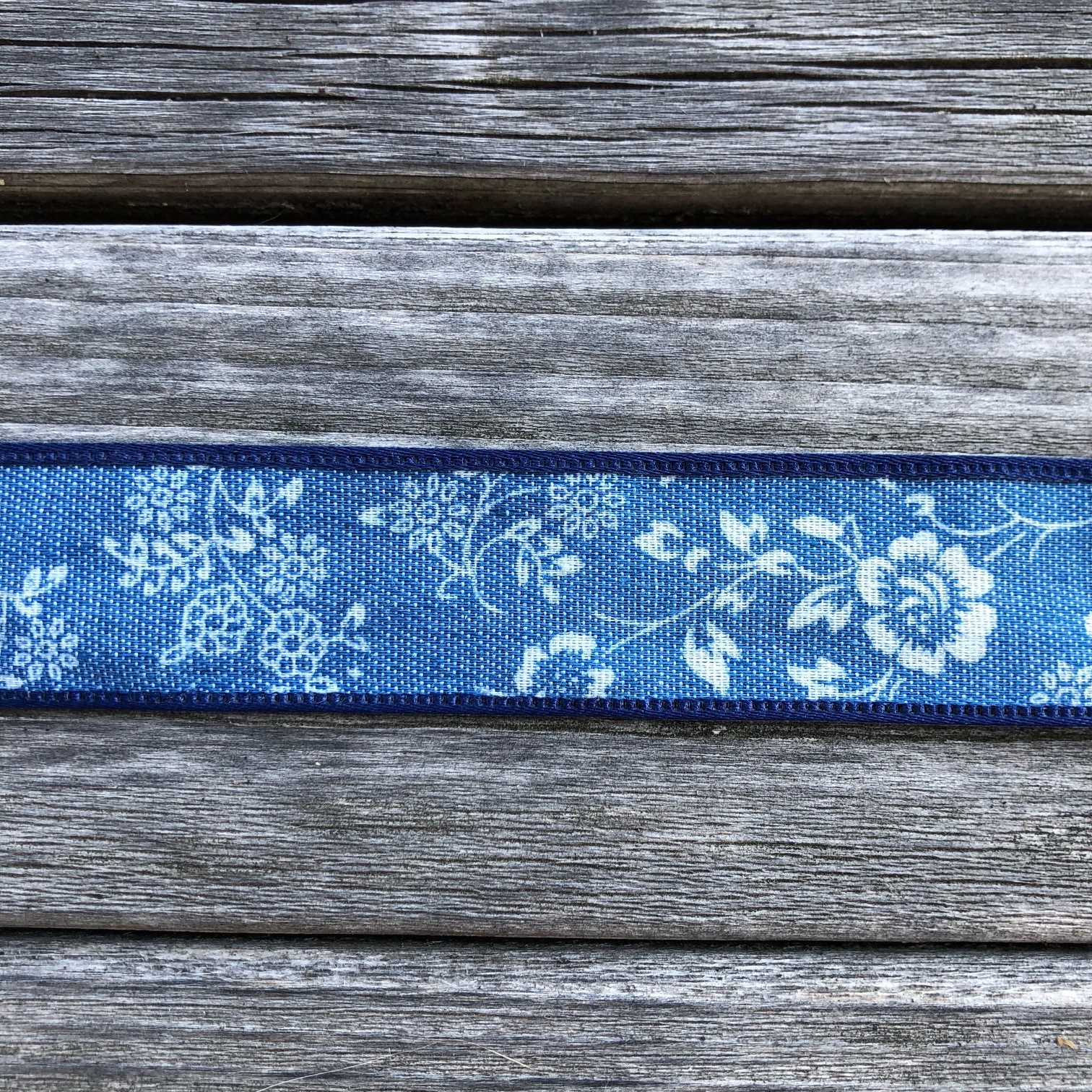 Dekorationsband Jeans Blommor 25 mm