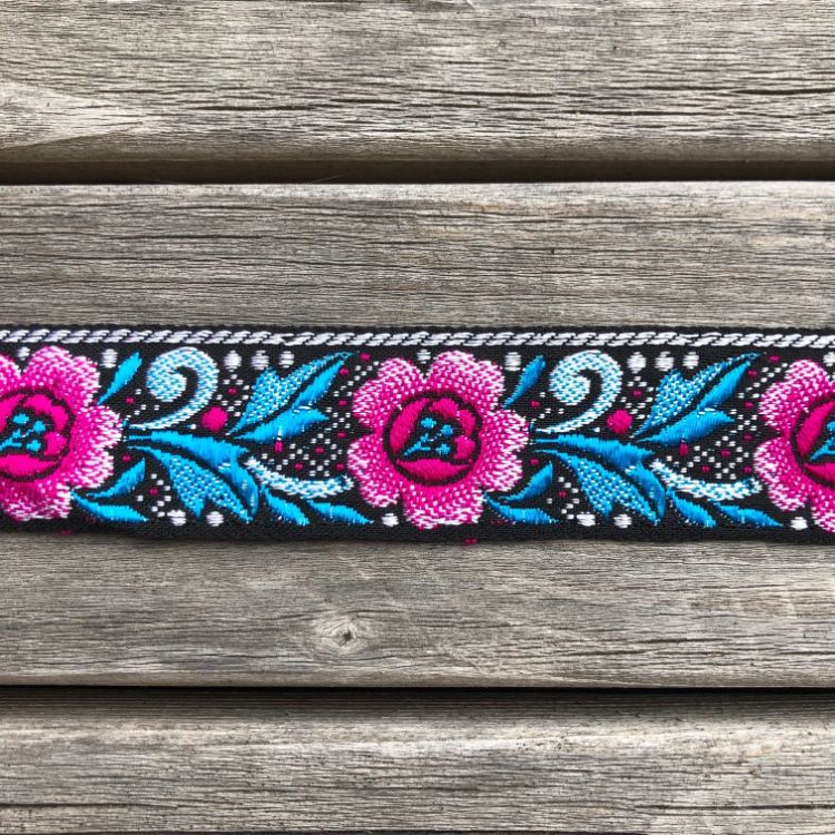 Dekorationsband Blommor cerise och turkos/blå 26 mm