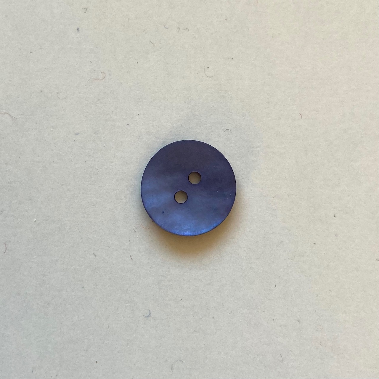DROPS Knapp Pärlemor blå 15 mm