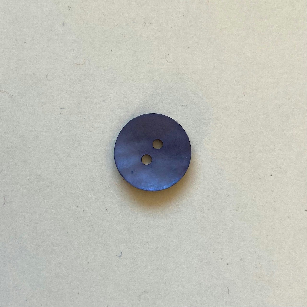 DROPS Knapp Pärlemor blå 15 mm