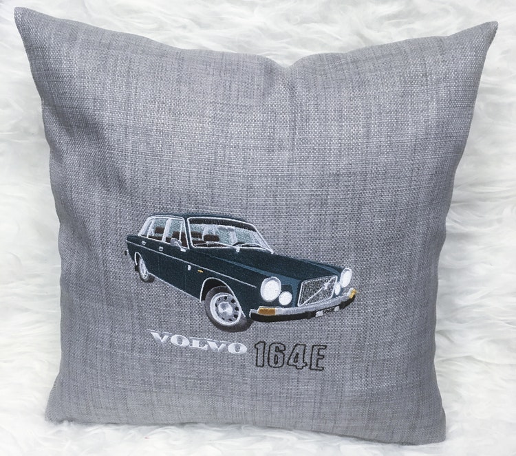 Volvo 164E, 1973. Kuddfodral ljusgrå.