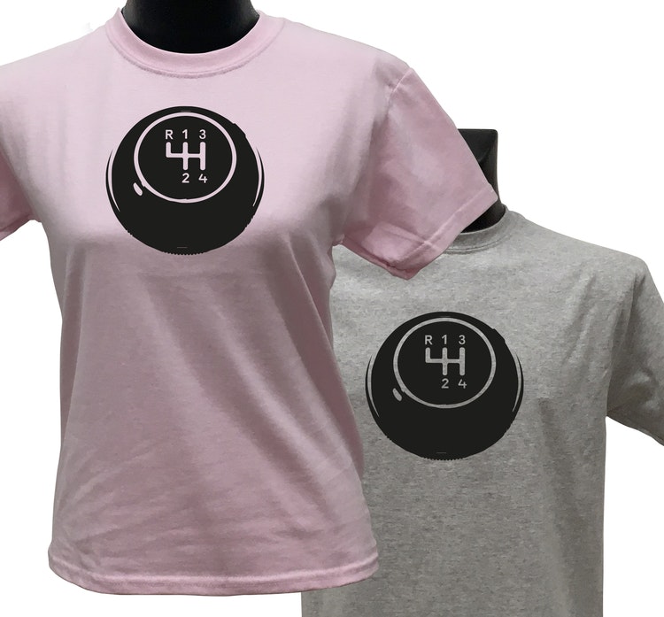 Rosa T-shirt, dam och grå, herr med växelspakknopp Amazon.