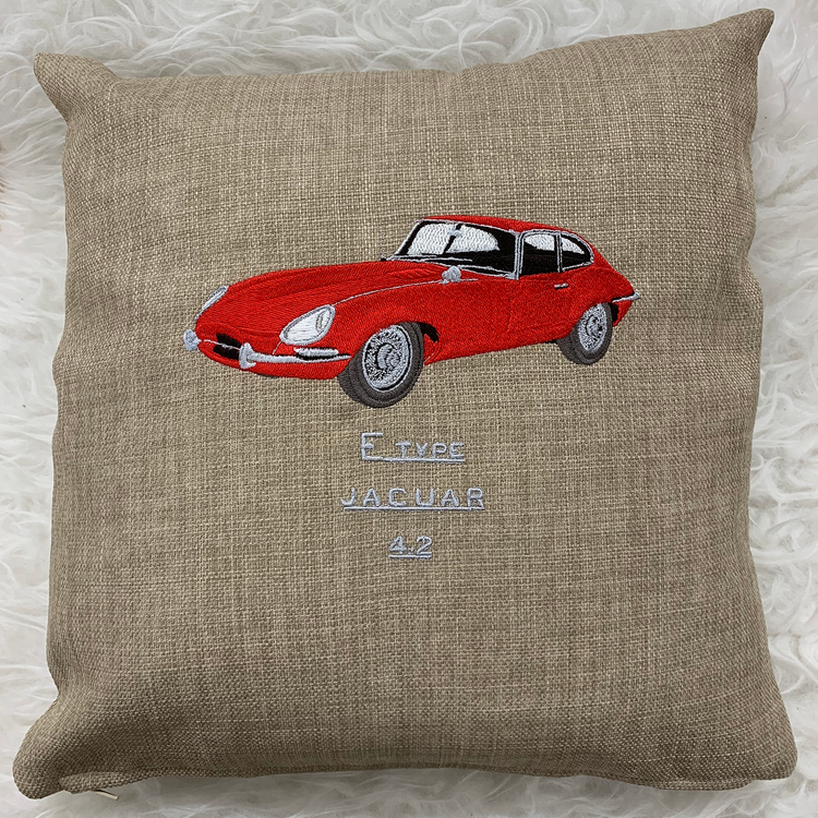 Jaguar XKE Coupe 1965, kuddfodral beige