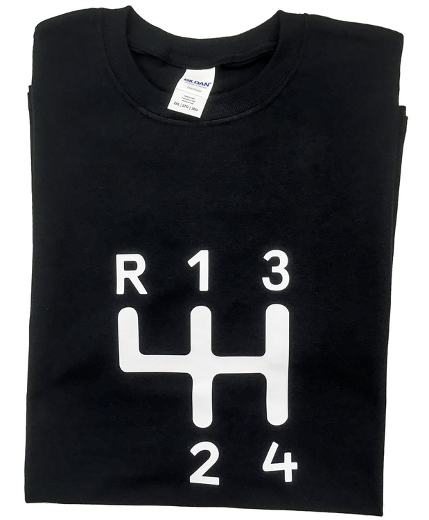 Svart T-shirt, herr. Växelspaksymbol Amazon i vitt