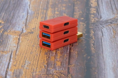 iFi iDefender+ bryter jordslingor och reducerar brum från USB-ljudkort