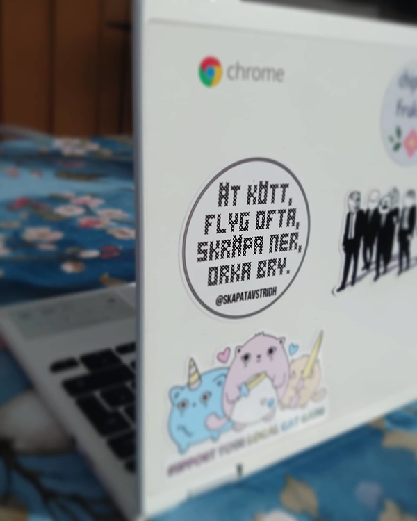 Stickers som passar perfekt på laptopen!