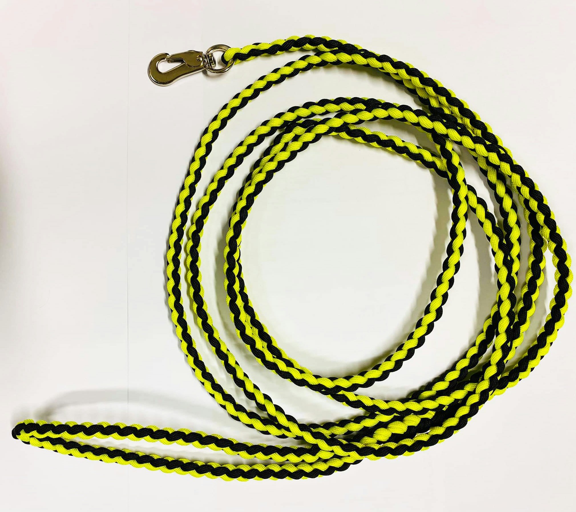 Paracordband med karabin krok(stor krok 180kg) 3 lengder fra 350,-