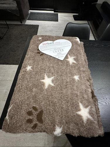 VetBed Nonslip i  2 forskjellige størrelser 100 x75 cm 349,- og 150 x 100 cm 698,-