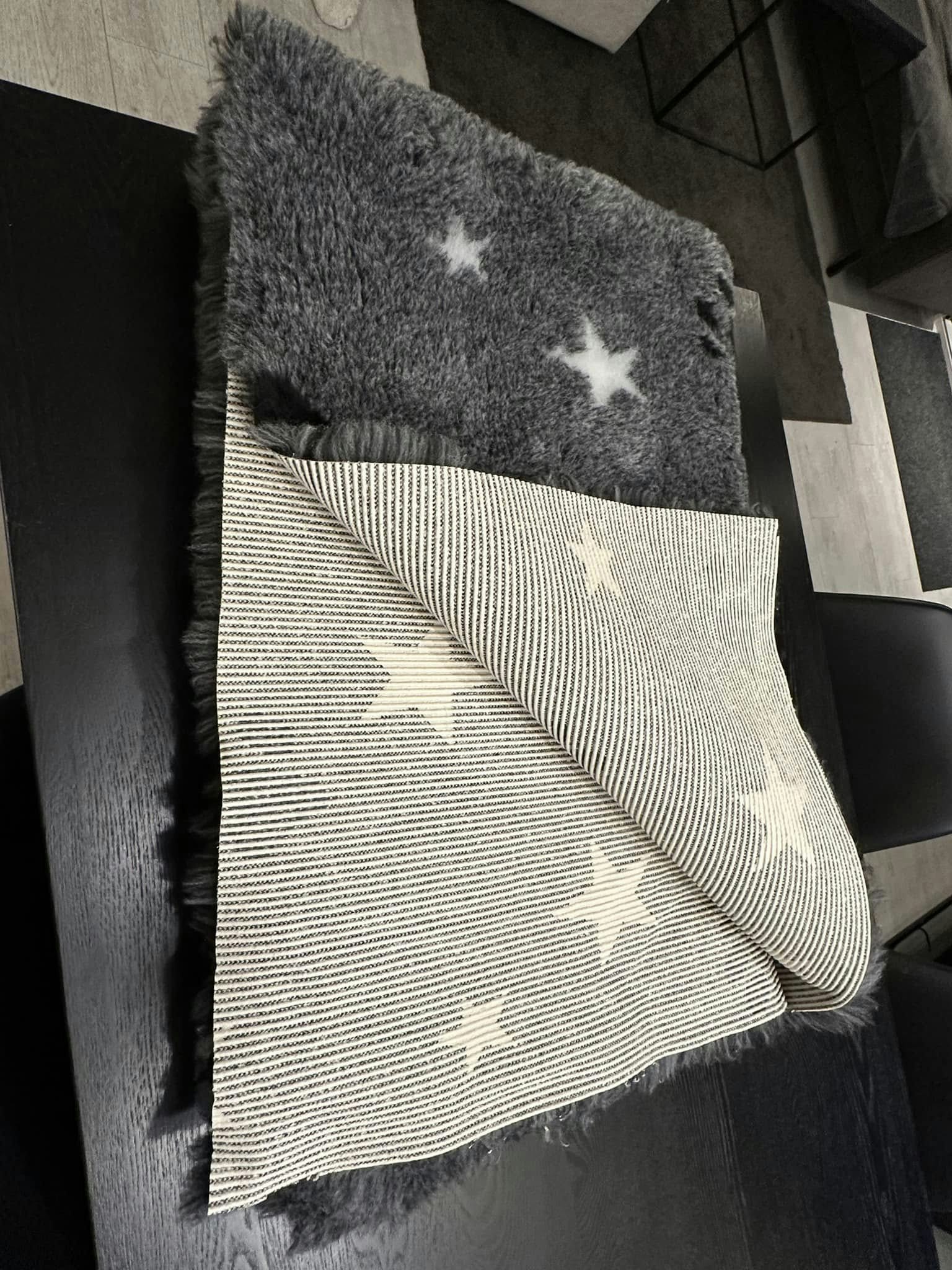 VetBed Nonslip i  2 forskjellige størrelser 100 x75 cm 349,- og 150 x 100 cm 698,-