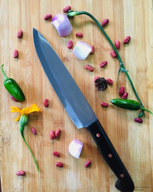 Fransk typ kock kniv. nordiska gurkha. handsmidda i nepal för proffs och hemma kockar. kock kniv.
