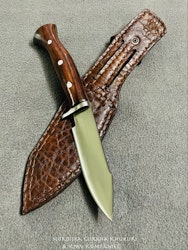 Bjarkan Bushman Kniv (ᛒᛁᛅᚱᚴᛅᚾ᛫ᛋᚴᚨᚴᚱ᛫ᛘᛅᛏᚱ)