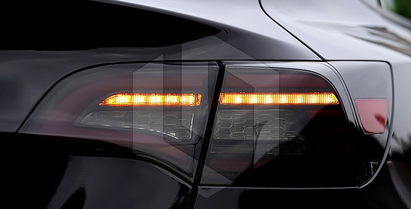 Bakljus "E" Tesla Model Y / 3