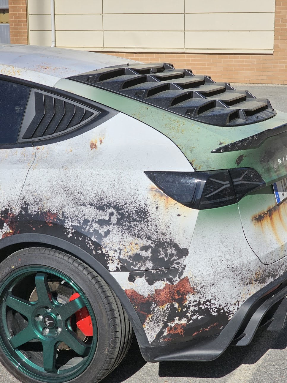 Louvers Model Y