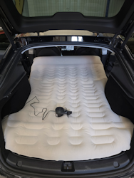Luftmadrass Tesla Model Y