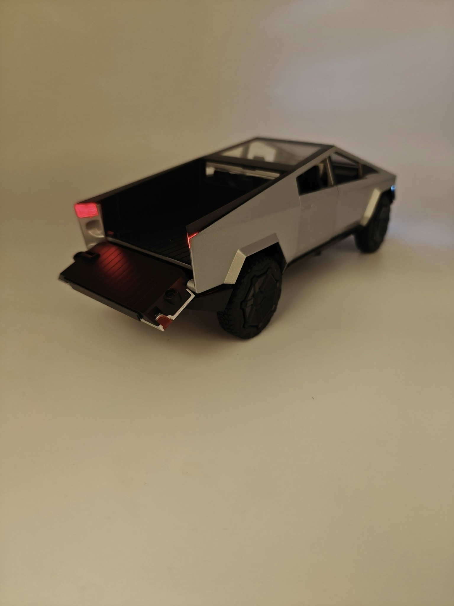 Cybertruck modellbil