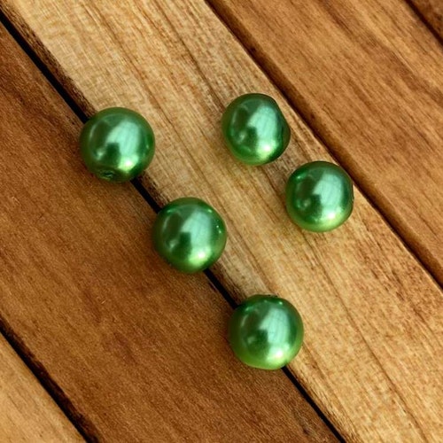 Vaxad glaspärla 8mm, Grön