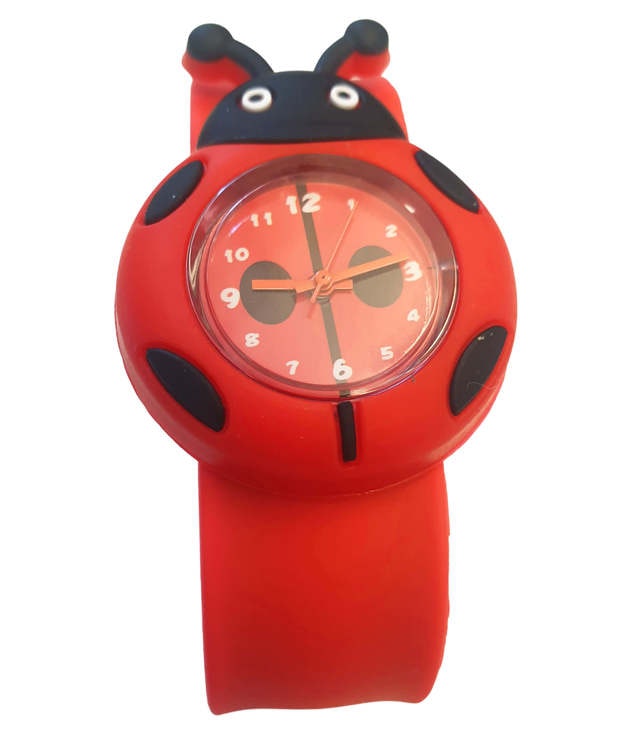 Sødt armbåndsur med motiv af en mariehøne