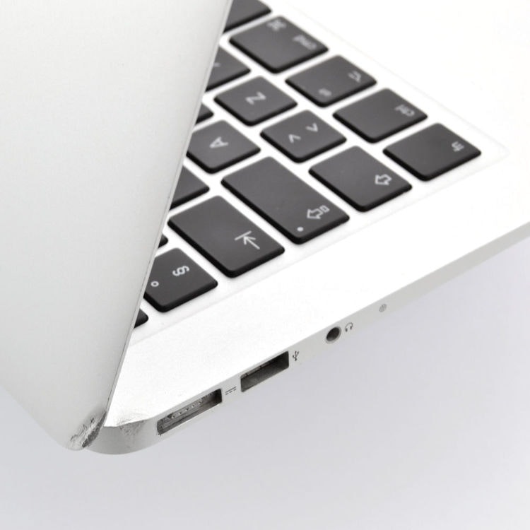 MacBook Air 13 tum (mitten 2012) - BEGAGNAD - GOTT SKICK - OLÅST