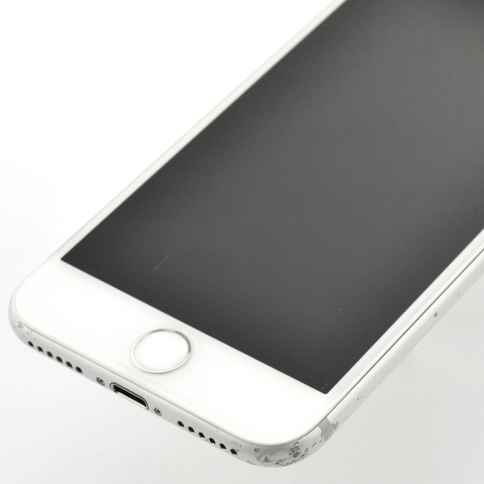 Apple iPhone 7 32GB Silver - BEGAGNAD - OKEJ SKICK - OLÅST
