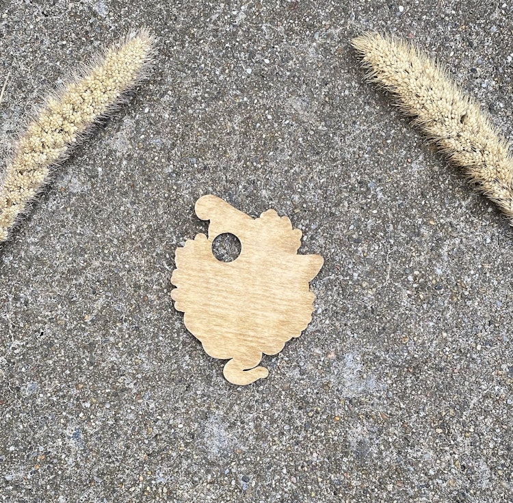 Klotställ i trä i form av häxa (mörk)