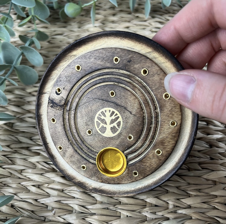 Rökelsehållare (cirkelformad) med emblem i form av Livets Träd