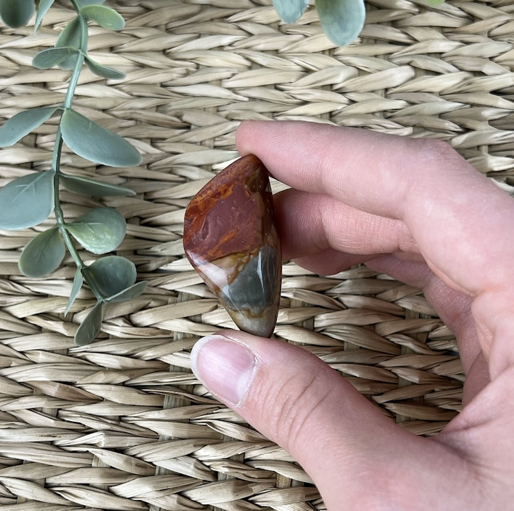 Polykromjaspis trumlad (större)