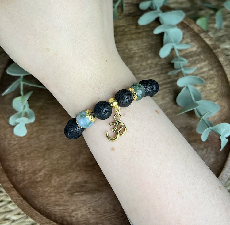 Stenarmband av lavasten och mossagat