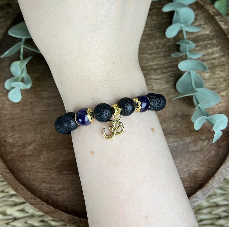 Stenarmband av lavasten och ametist