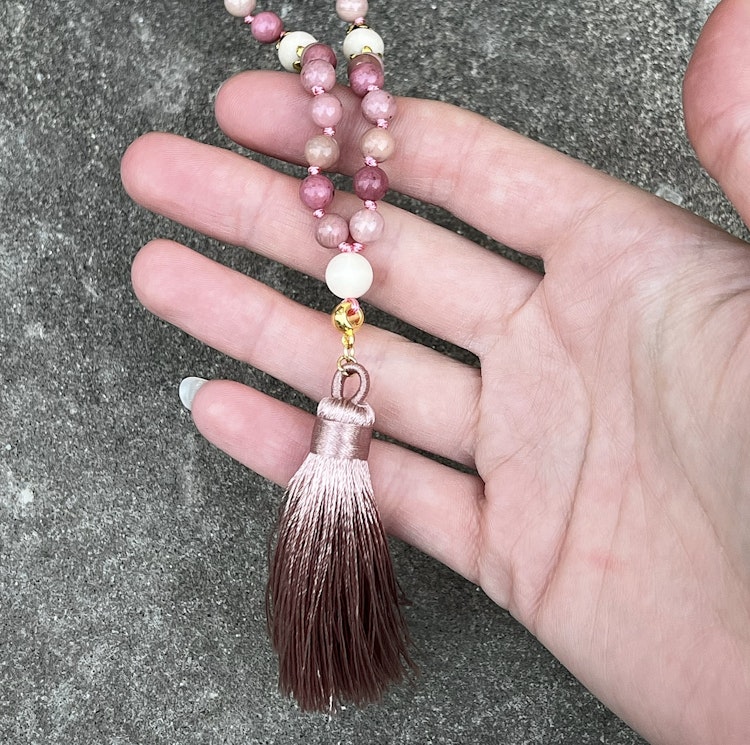 Mala halsband (handknutet) Rhodonit