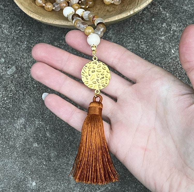 Mala halsband (handknutet) Golden healer & Vit matt jaspis