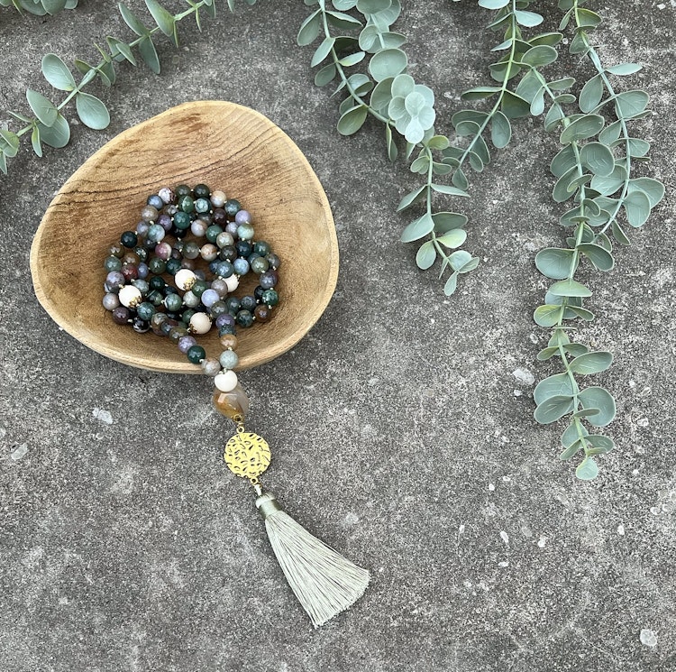 Mala halsband (handknutet) Indisk agat & Vit matt jaspis