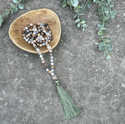 Mala halsband (handknutet) Agat & Bergkristall