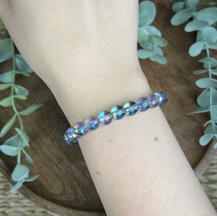 Stenarmband av kvarts med titanaura beläggning (8 mm) B