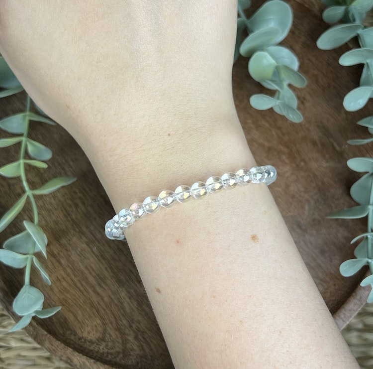 Stenarmband av kvarts med angel aura beläggning (6 mm)