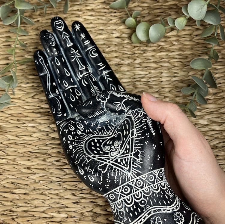 Mantrisk hand - Skalle