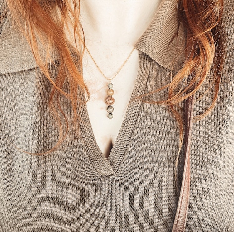 Cassiopeja halsband med Brun Guldsten