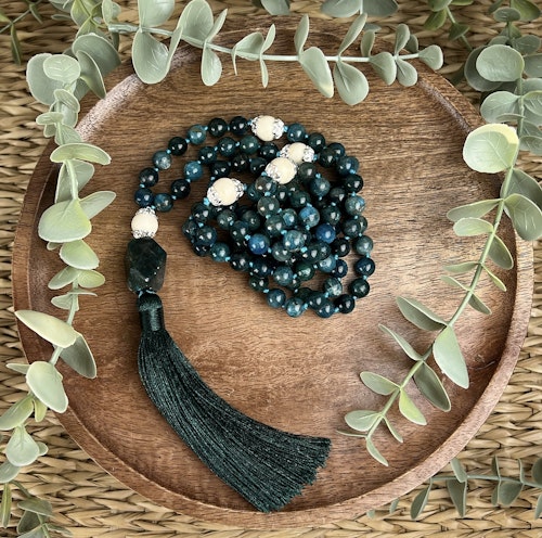 Mala halsband (handknutet) Apatit & Vit matt jaspis