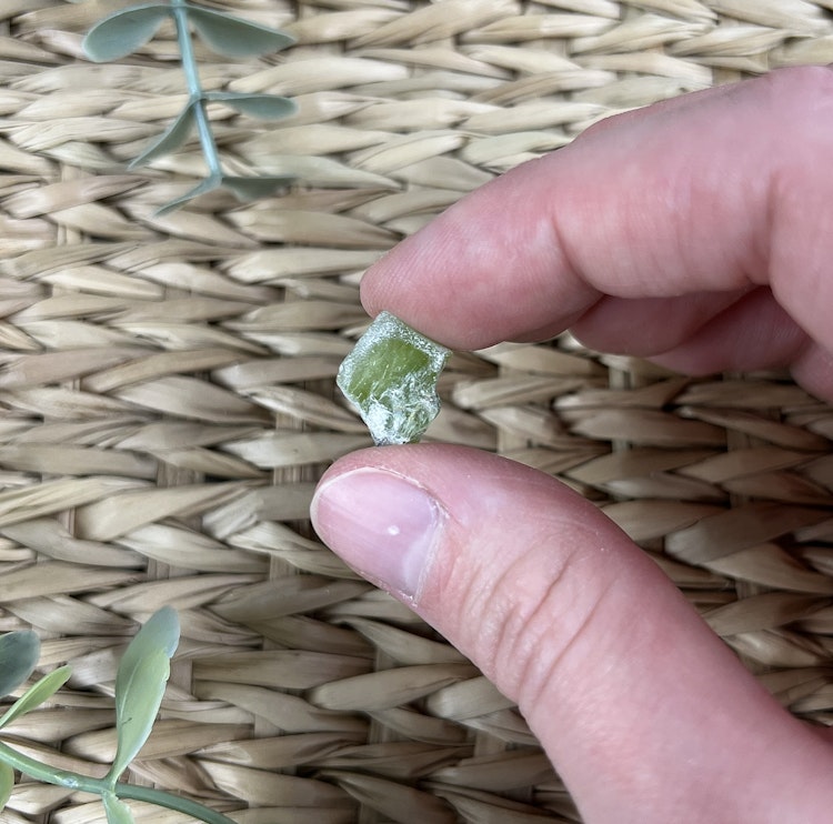 Peridot råa bitar (mindre)
